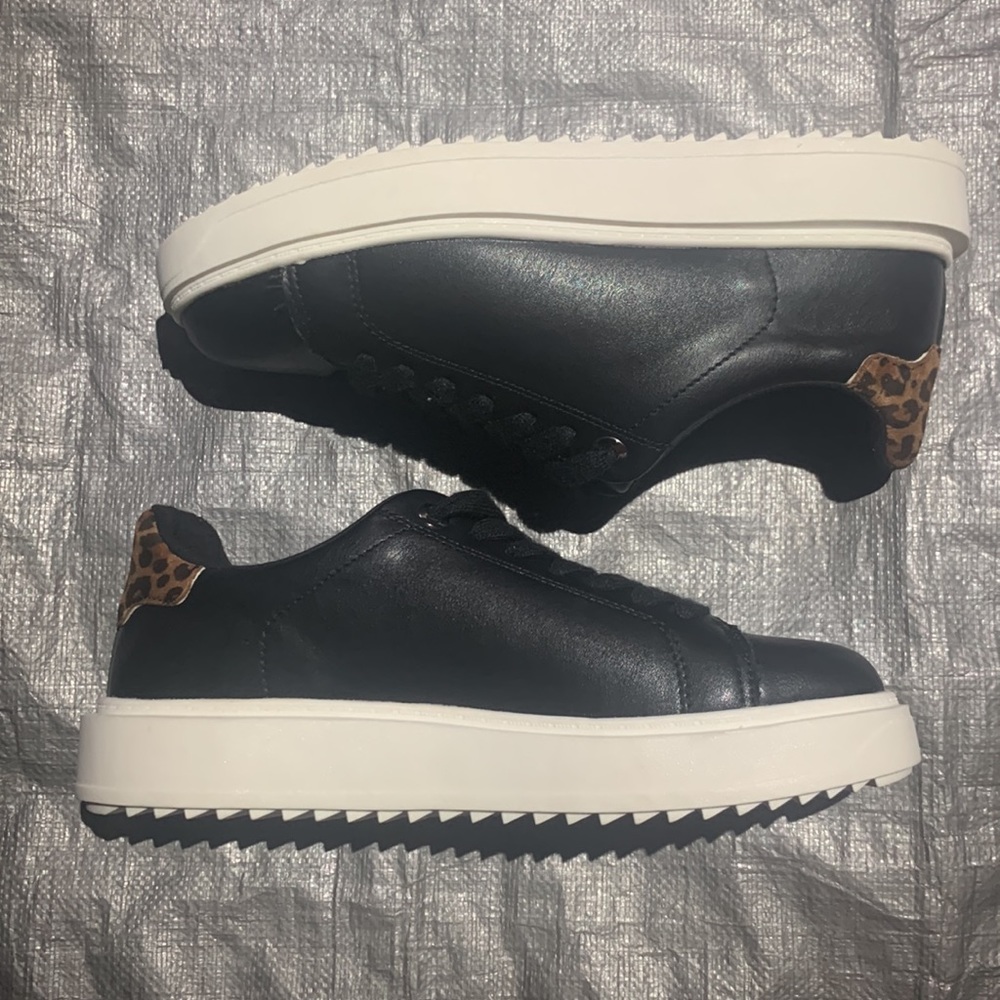 UNR8TED HYPE Sneakers